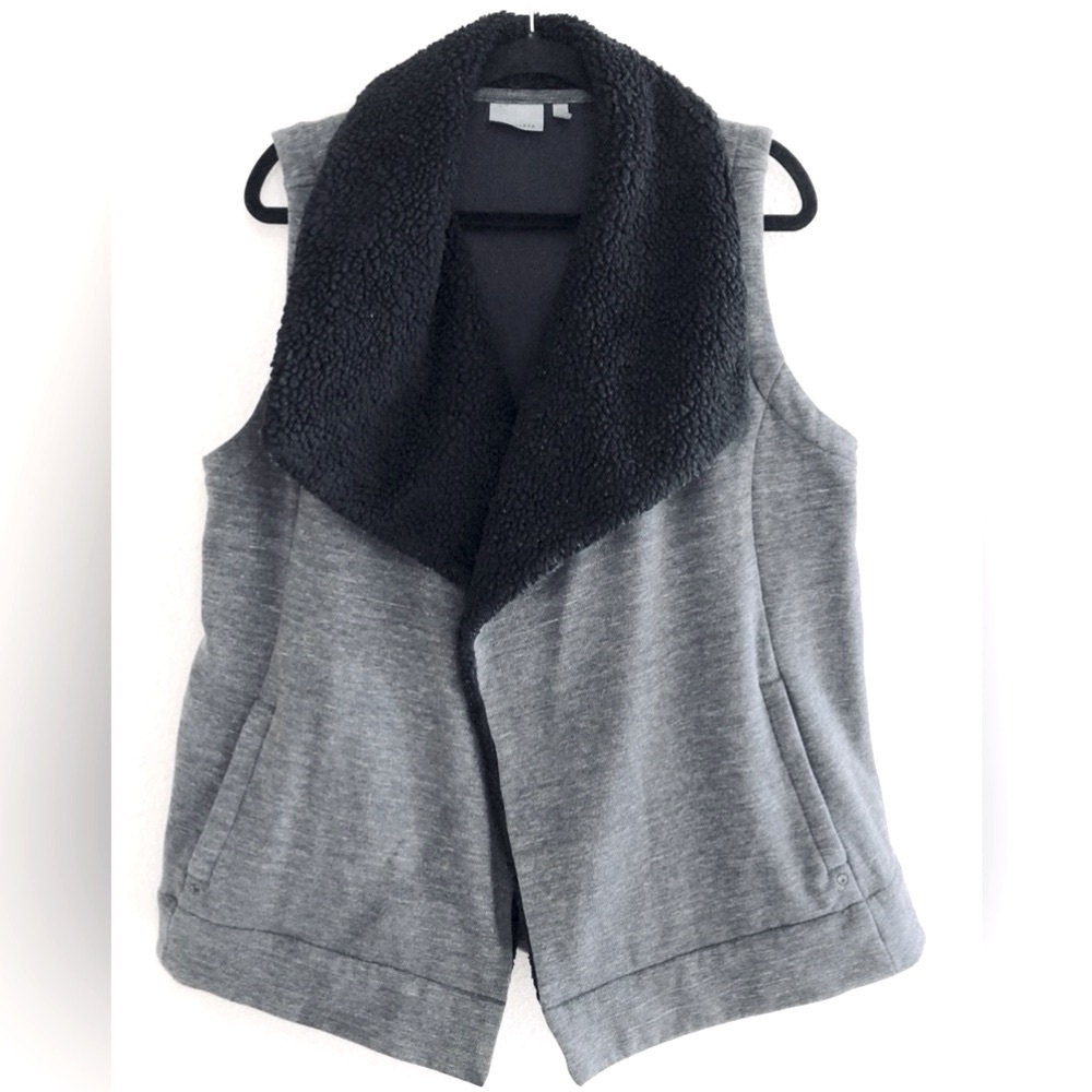 Athleta sherpa lined open vest size L